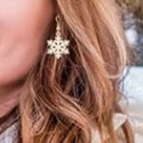 Snowflake Dangle Earringsff - Picture 2 of 4